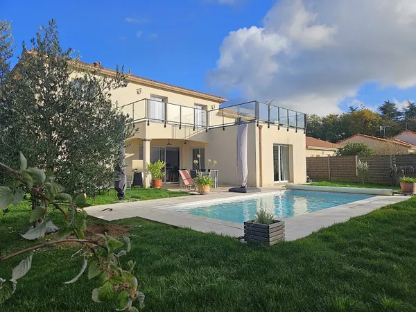 Maison 8 pièces 230 m² 