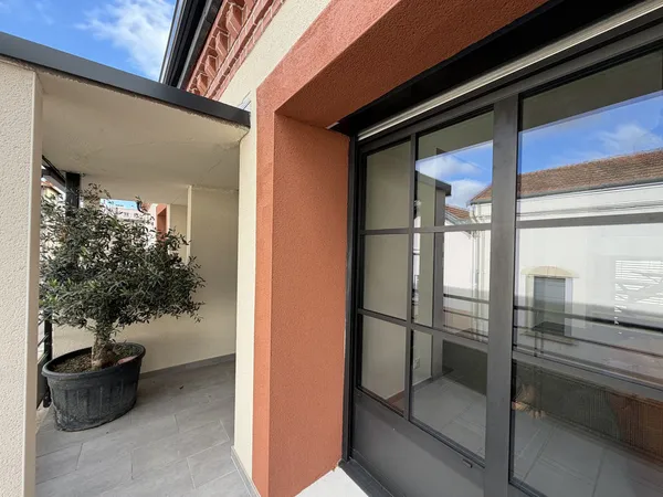 BIEN D'EXCEPTION MAISON DE VILLE DE 140 M2 AVEC TERRASSE PRIVATIVE SANS VIS A VIS ET 140 M2 DE 