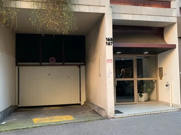 Parking Grandes-Carrières 
