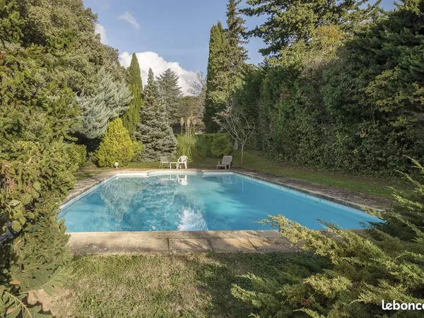 Propriété 7 pièces 200 m² 