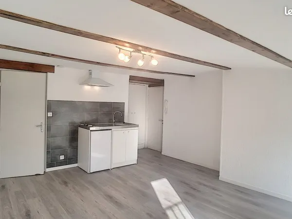 Studio 1 pièce 25 m² 