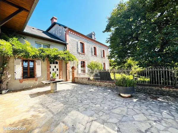 Maison 7 pièces 245 m² 