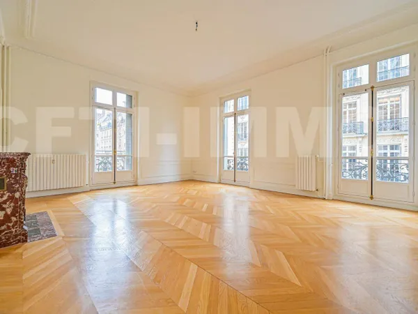 Appartement 4 pièces 161 m² 