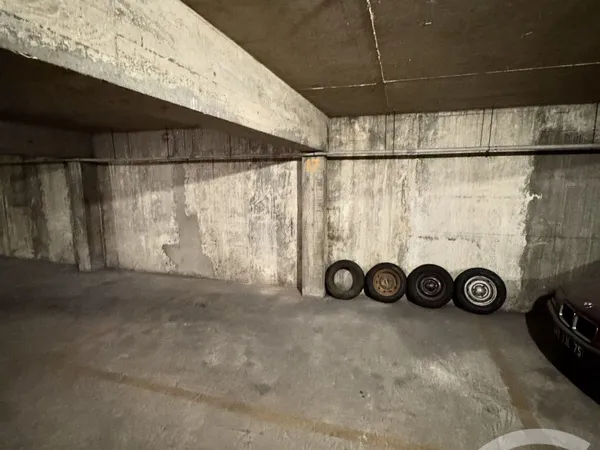 Parking 9 m² 