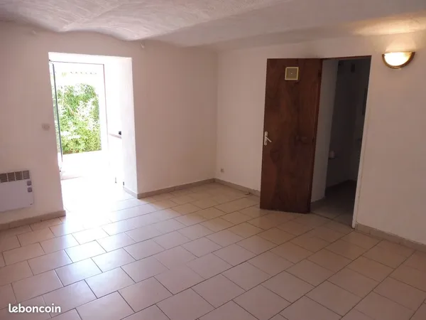Golfe juan résidentiel 3P ~80m2, TBE , parking, sud, calme, RdJ 