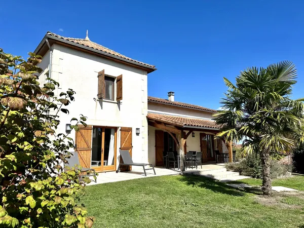 Opportunité d'investissement - 2 propriétés contemporaines à côté d'un terrain de golf 