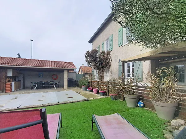 Exclusif : Maison de caractère Villette D Anthon proche toutes commodités 