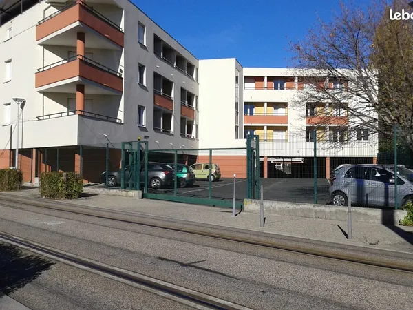 Studio meublé de 28 m², proche Fac des Cézeaux, parking et balcon 