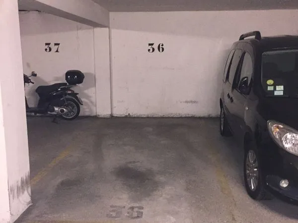Lot trois parkings loués 