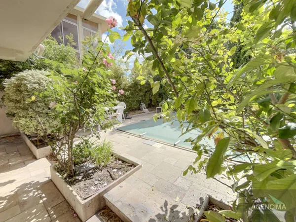 Villa 8 pièces 143 m² 