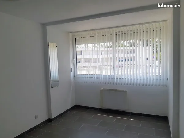 Studio dans résidence sécurisée - Hopitaux-Facultés 