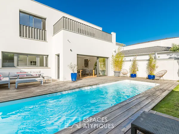 L'harmonie contemporaine au coeur de Caudéran avec piscine et garage 