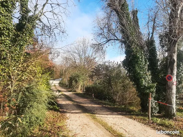 Terrain 700 m² BOUSSIERES 