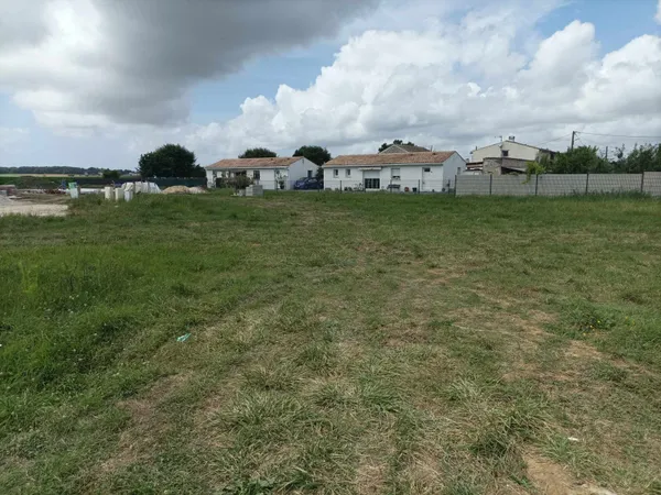 Terrain à bâtir de 414 m² à SAUJON (17) 