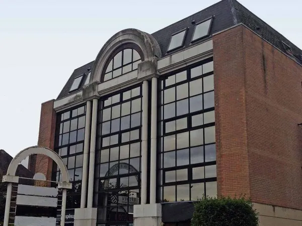 Bureaux 196 m² 