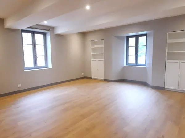 A LOUER - PORTET SUR GARONNE - Maison T4 d'une surface de 109 m² avec jardin et places de parking - 