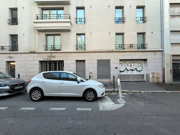 Parking - Garage Location Marseille 6e Arrondissement   160€