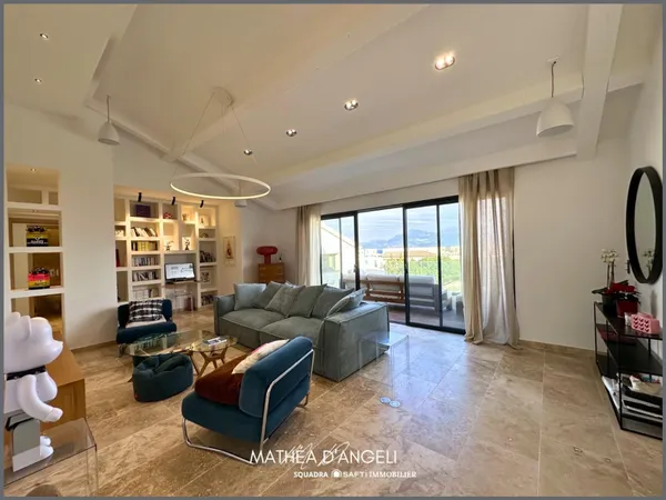 Une villa suspendue au coeur de Calvi 