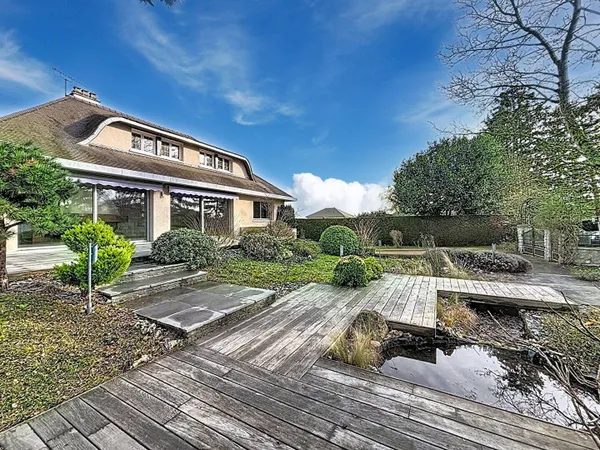 Maison 7 pièces 240 m² 