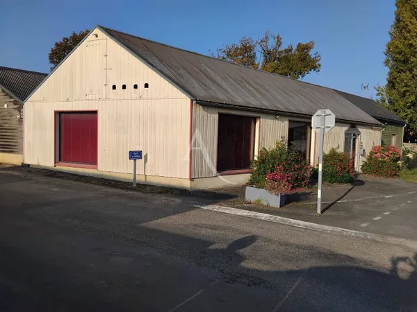 Local d'activité 104 m² 