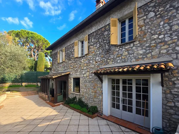 À vendre Cannes Centre - projet de rénovation avec plans approuvés 