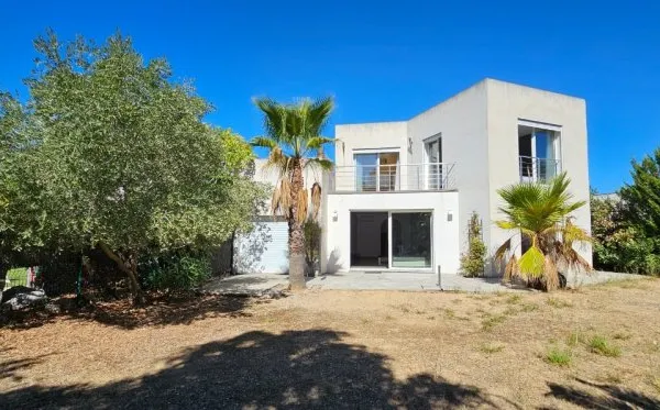 Belle maison moderne toit plat T4 quartier Villeroy Ã  SÃ¨te
