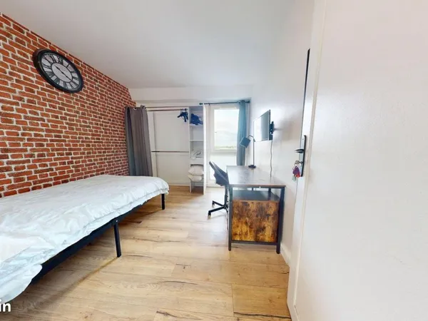 Chambre 6 pièces 83 m² 