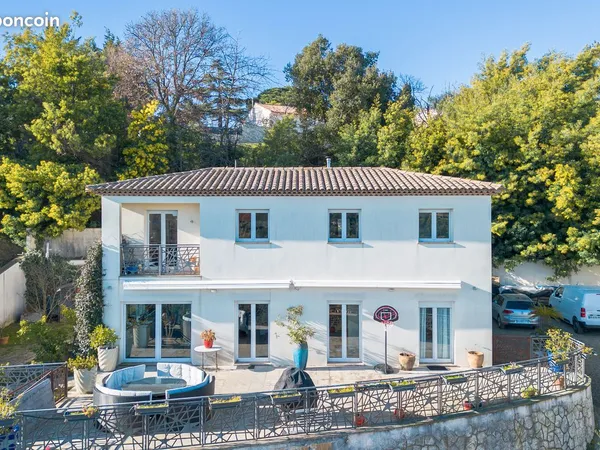 Maison 7 pièces 211 m² 