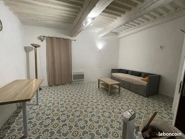 Propose studio 30 m2 centre ville Aix en Provence 
