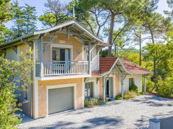 Abatilles - Elégante villa familiale avec piscine 