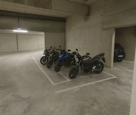 🔔 Emplacements motos dans résidence sécurisée 
