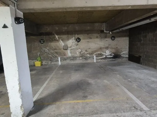 Place de parking résidence bertrand de mun libre 