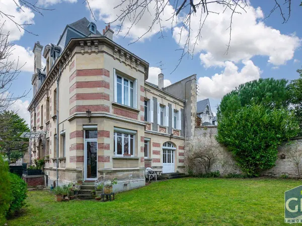 Maison 11 pièces 367 m² 