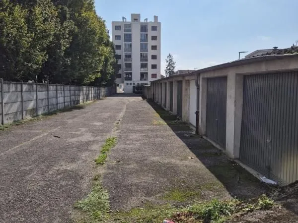 Garage/box Saint Max 
