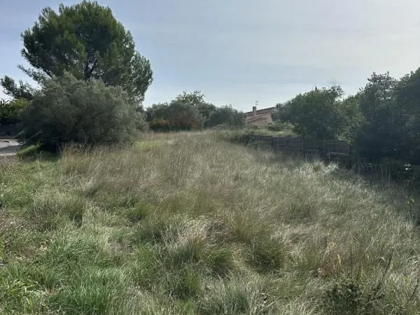 Terrain 1 081 m² Eguilles 