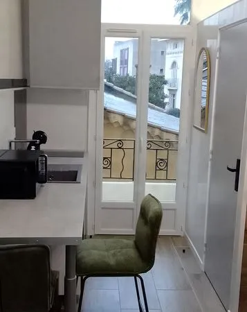 Studio rénové à deux pas de la plage et du port du Lavandou 