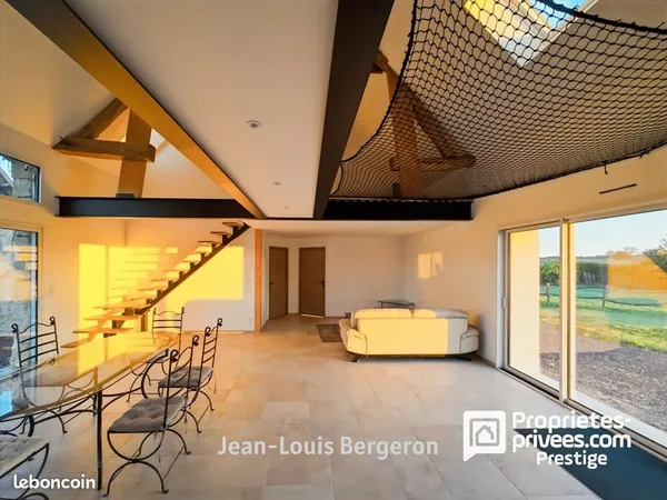Maison 7 pièces 214 m² 