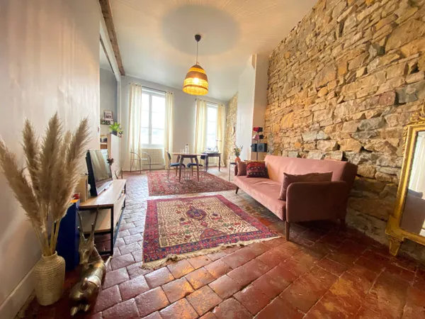 A louer appartement meublé, magnifique vue sur quais de Saône 