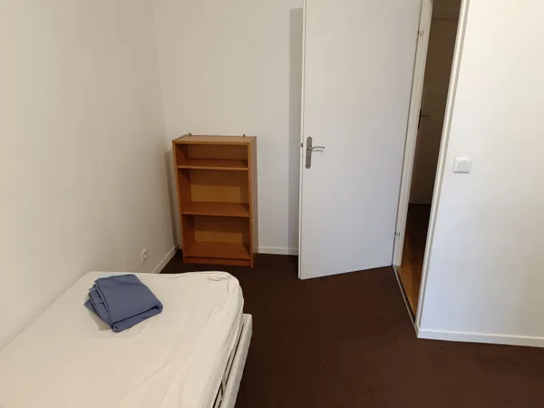 Loue chambre dans grand appartement 24m² à proximité de la ligne 14 