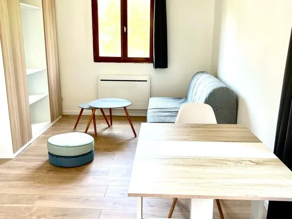 Studio en centre ville avec extérieur 