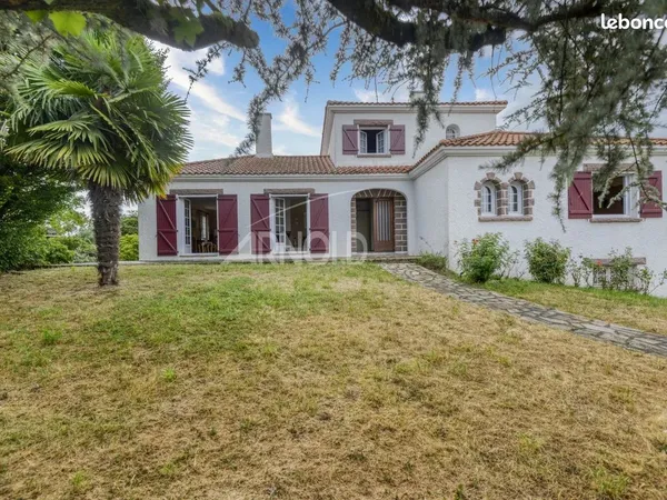 Maison 7 pièces 207 m² 