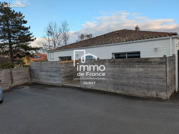 Studio 1 pièce 27 m² 