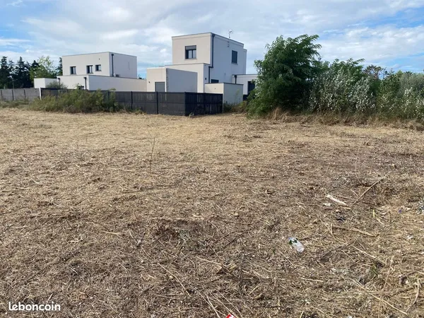 Terrain constructible viabilisé - 575 m² - Sérignan (34410) - Nouveau prix : 160 000 