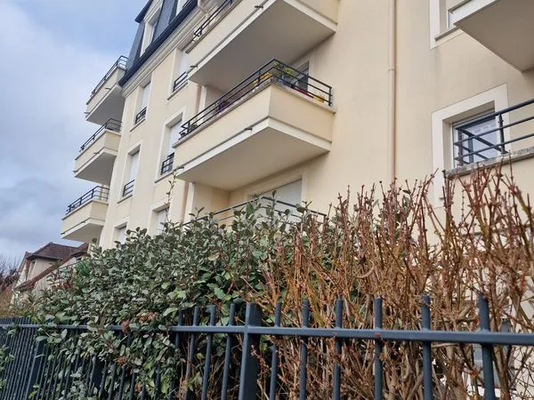 F2 Moderne, Lumineux, Tres Bien Soigné. A 3mns pied gare de Vaires, Paris Gare de l'Est en 20 mns 