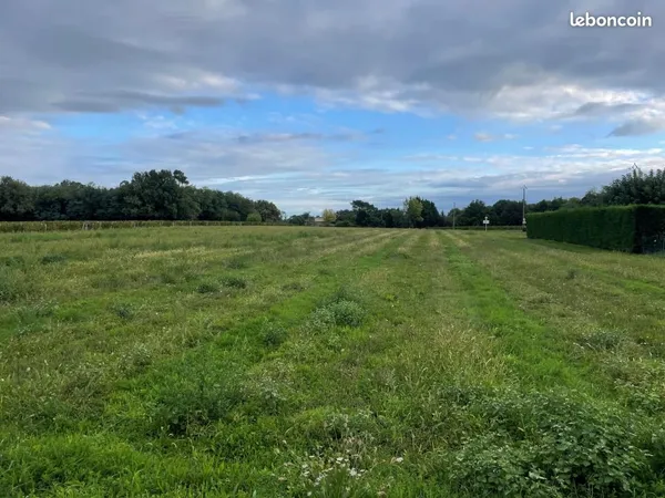 Terrain 1 324 m² Montguyon 