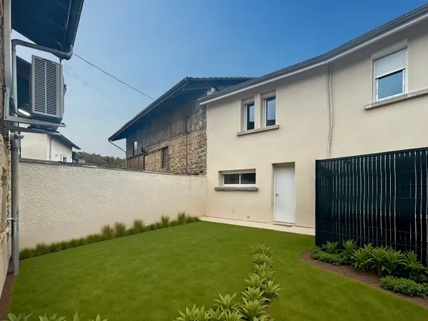 Belle maison rénovée avec goût au calme située à Vaulx Milieu 