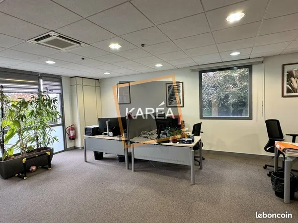 Bureaux 176 m² 