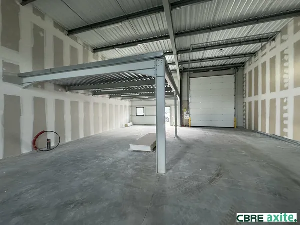 Local industriel 296 m² 