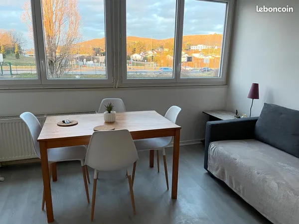 Studio meublé et rénové - Dardilly, proche toutes commodités 