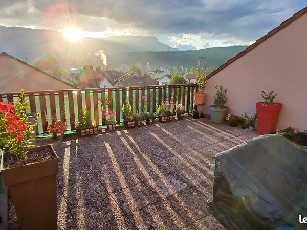 Bel appartement au calme avec terrasse 